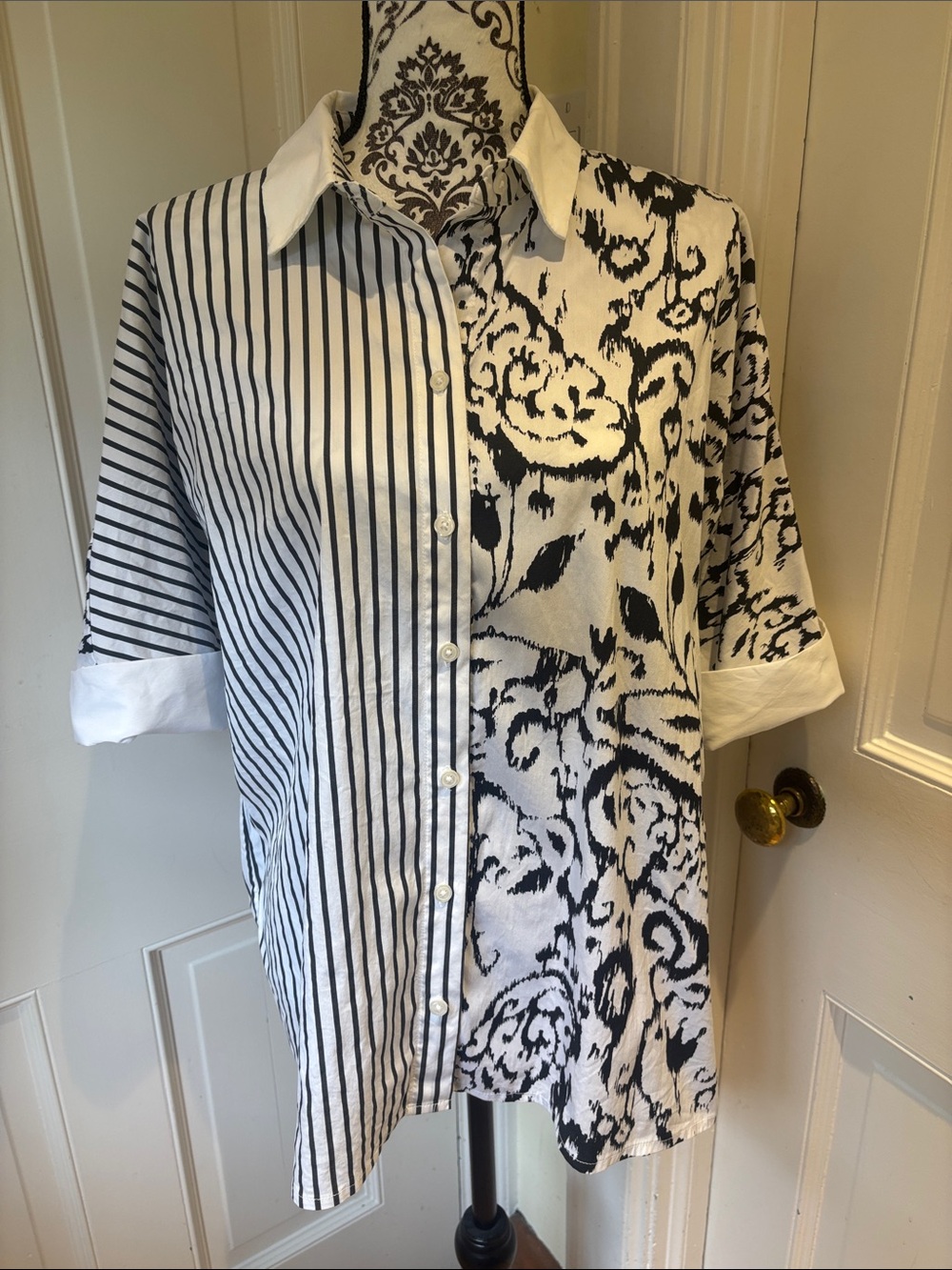 Chico's Black and White sz 2 Large Mixed-Print Button Front Blouse